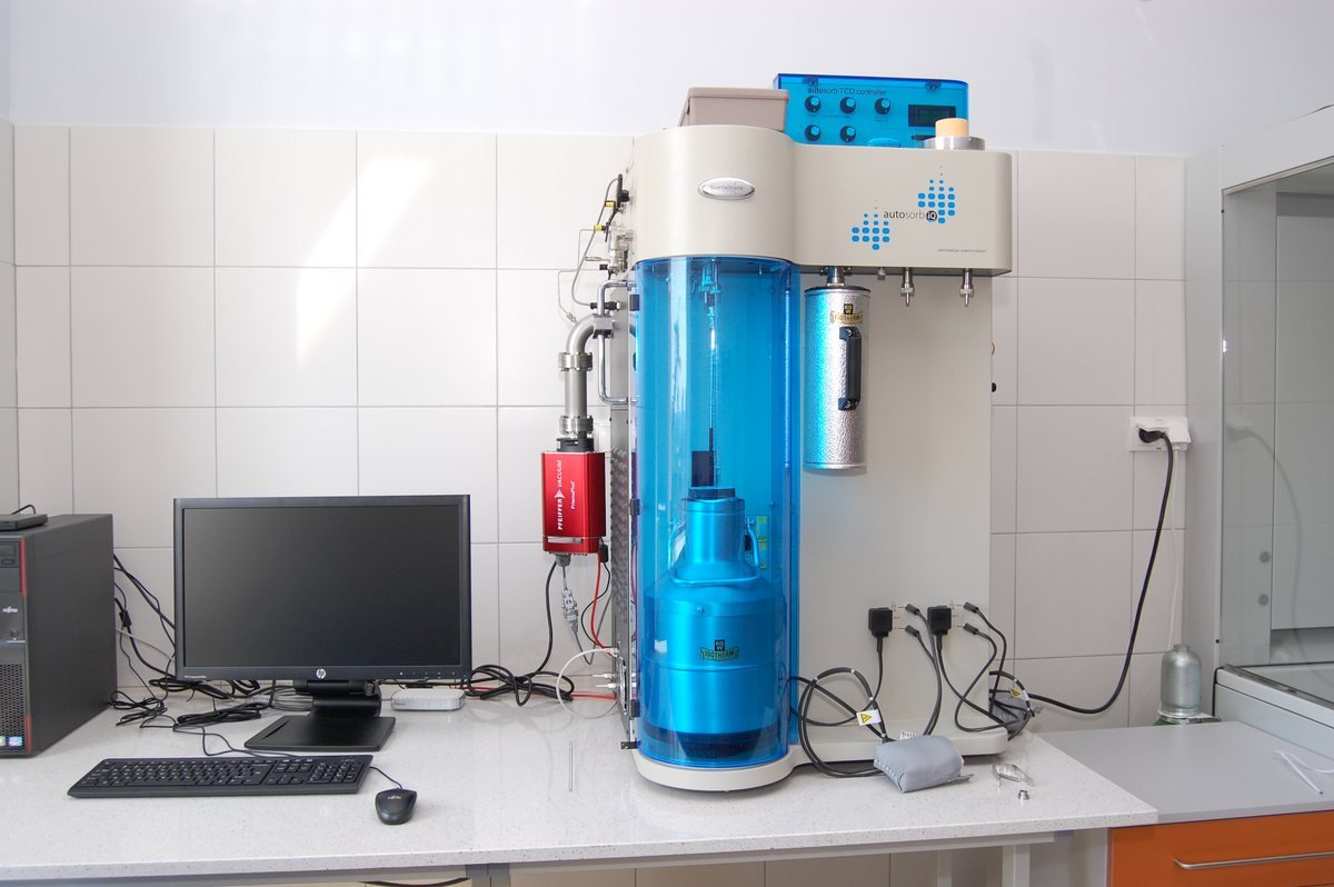 Analizador de sorción de gases instalado en laboratorio